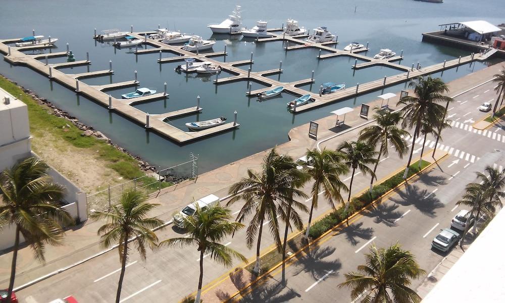 Balaju Hotel&Suites Veracruz Bagian luar foto